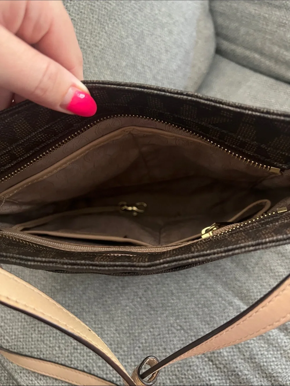 Michael Kors compact shoulder